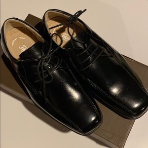 Brand new Florsheim boys dress shoes size 6M